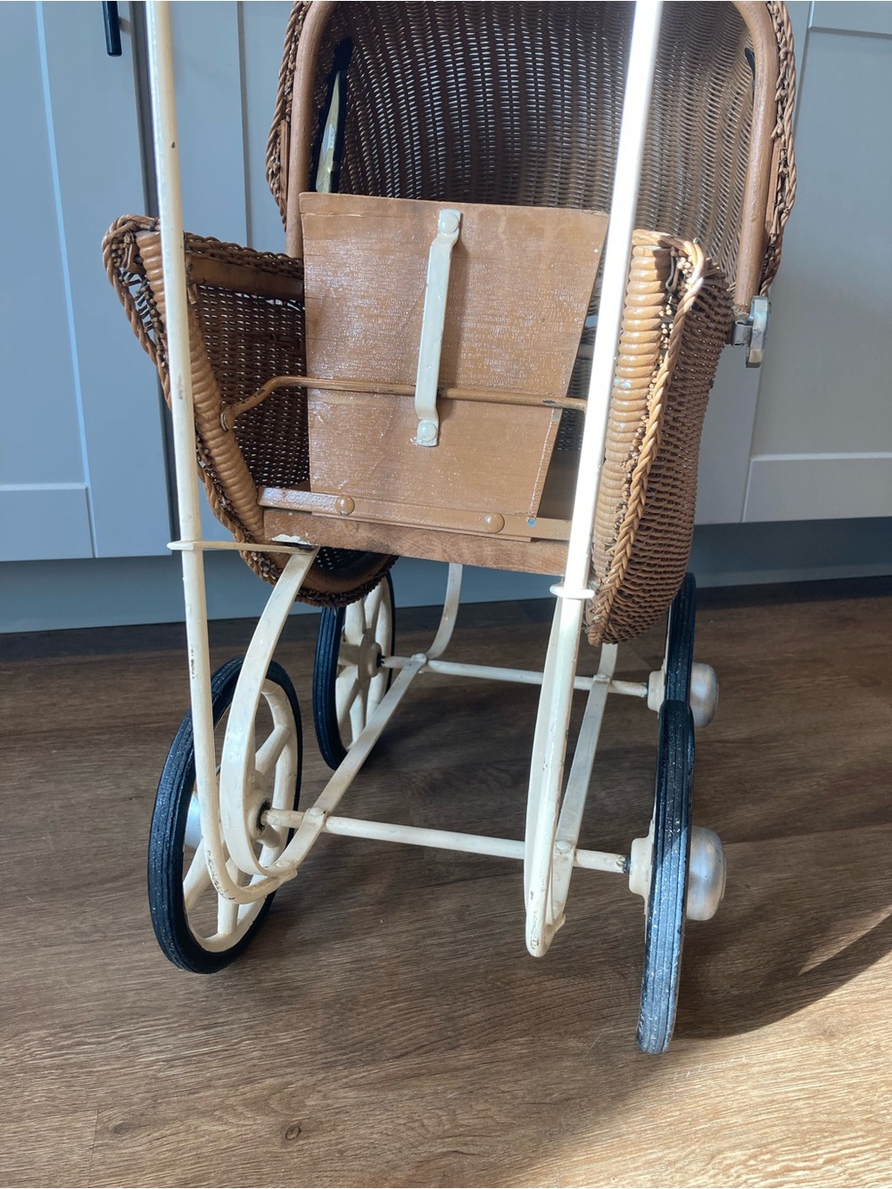 Vintage Wicker Baby Doll Carriage Pram Stroller For Repair/Parts - Picture 6 of 16
